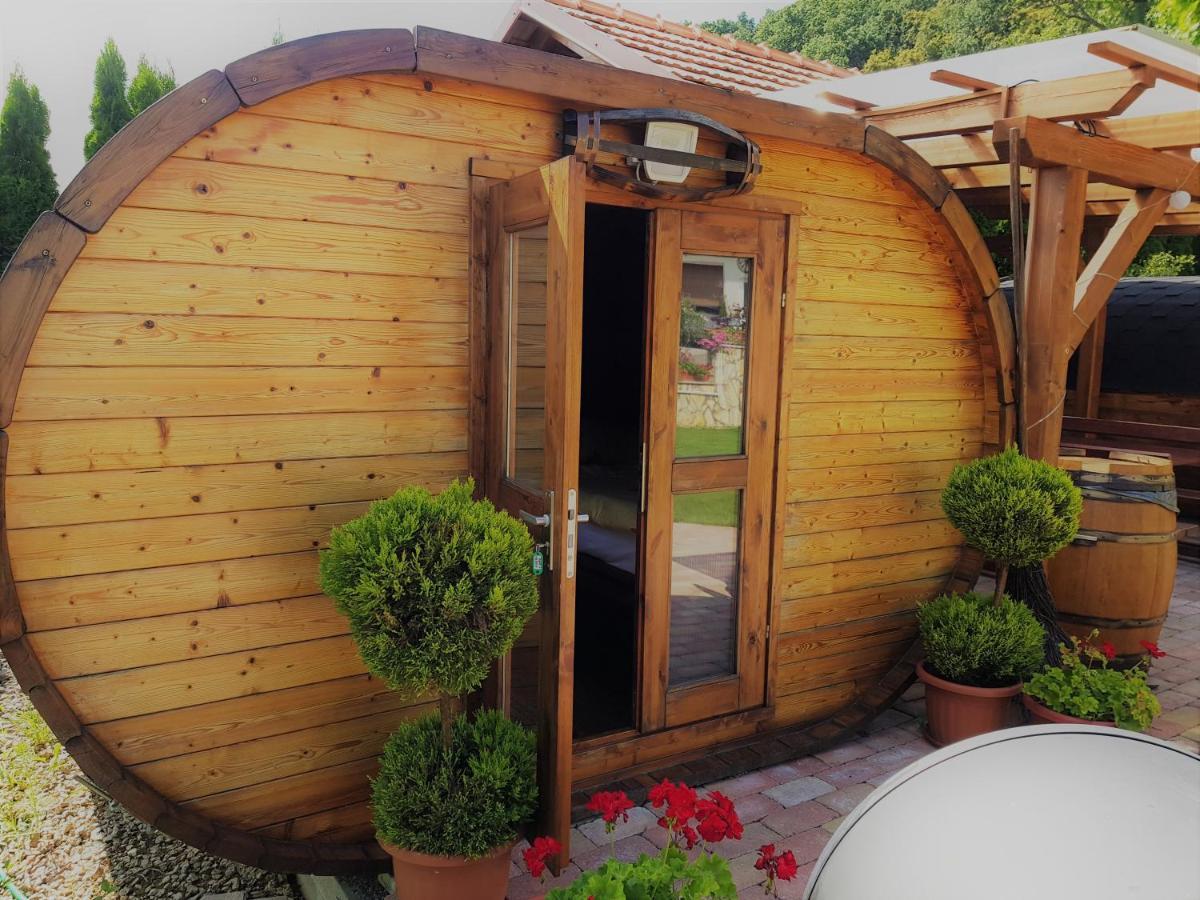 Tokaj Zlata Putna - Restaurant & Pension Vinicky ภายนอก รูปภาพ