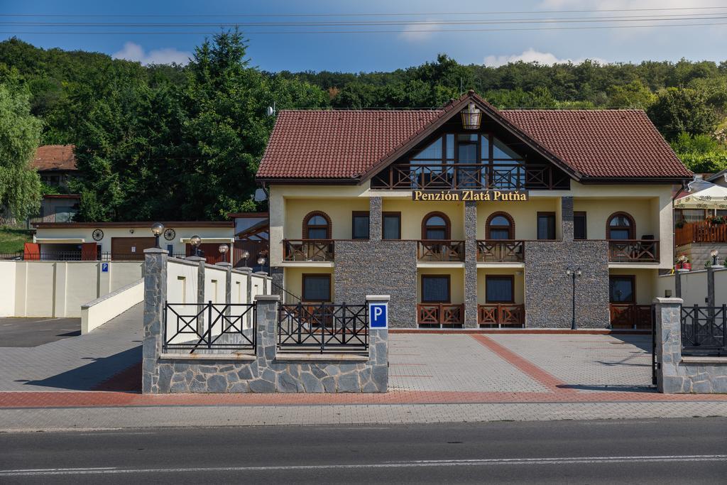 Tokaj Zlata Putna - Restaurant & Pension Vinicky ภายนอก รูปภาพ