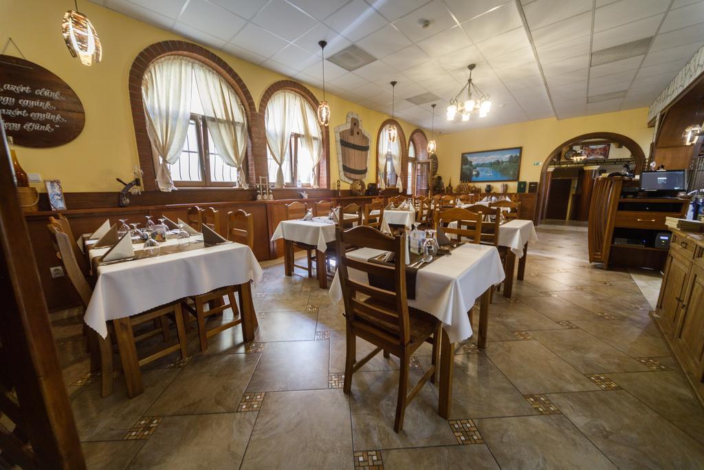 Tokaj Zlata Putna - Restaurant & Pension Vinicky ภายนอก รูปภาพ
